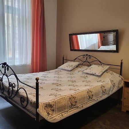 Pension Sunflower Прага Экстерьер фото