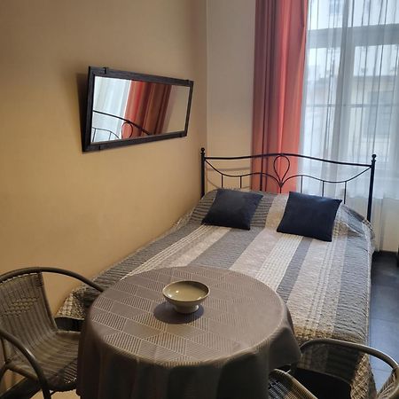Pension Sunflower Прага Экстерьер фото