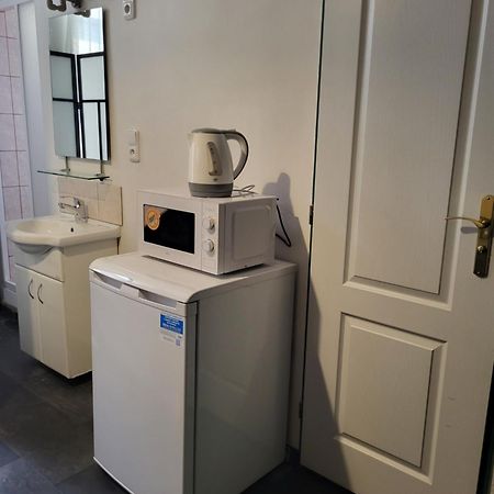 Pension Sunflower Прага Экстерьер фото