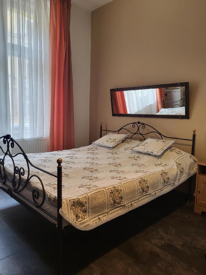 Pension Sunflower Прага Экстерьер фото