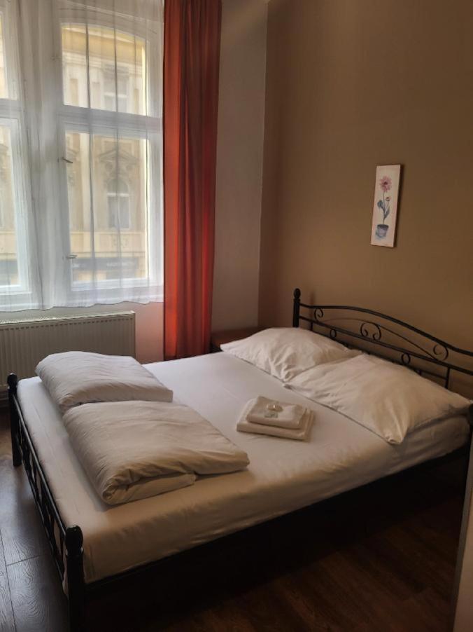 Pension Sunflower Прага Экстерьер фото